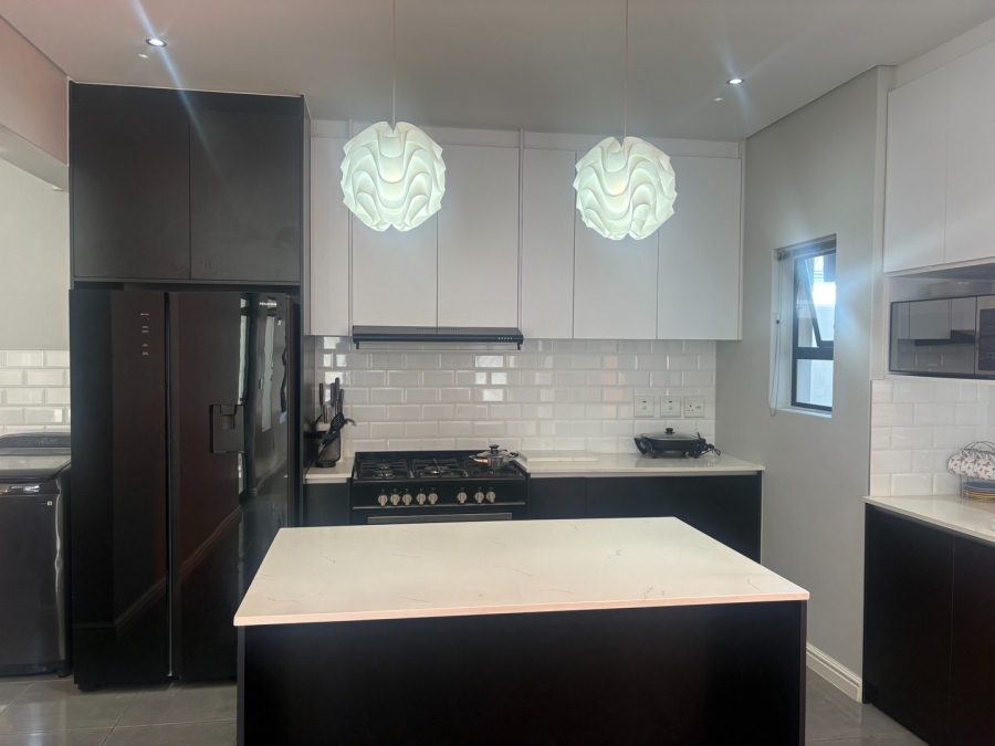 To Let 3 Bedroom Property for Rent in Sandown Western Cape